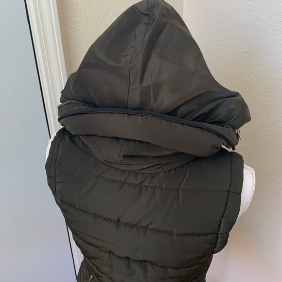 H&M Puffer Vest - Picture 7 of 8
